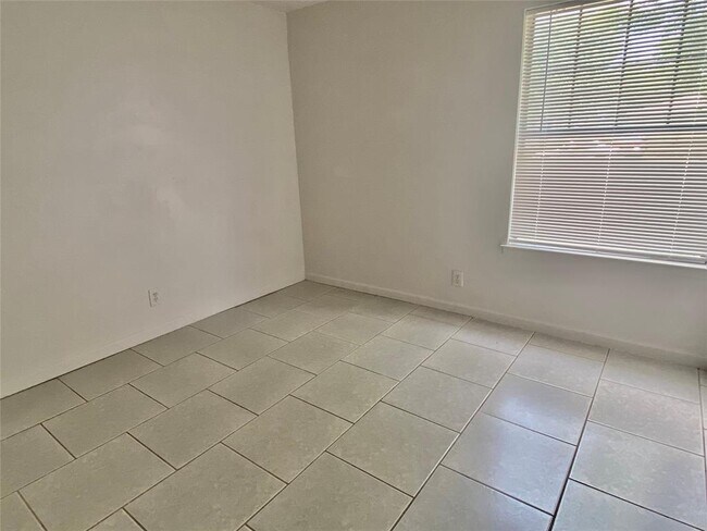 Building Photo - 1202 Meadgreen Dr