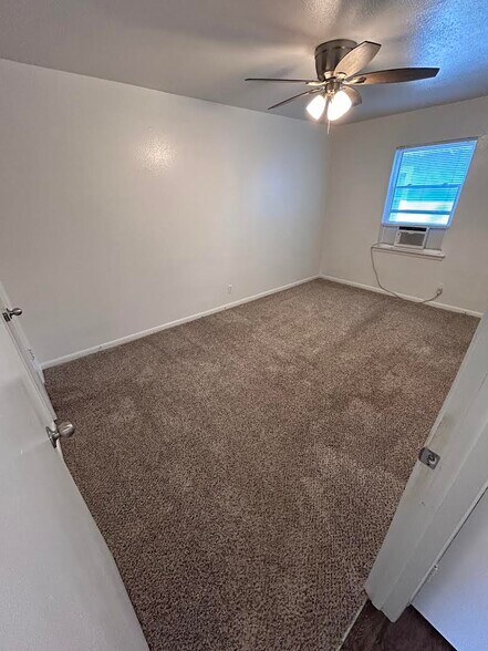 Building Photo - 718 Sunny Ln