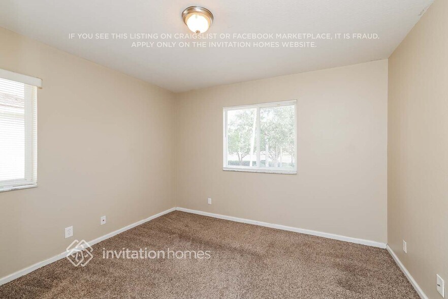 Building Photo - 2819 S Evergreen Cir