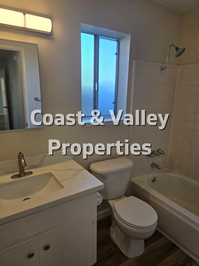 Building Photo - Salinas Home for RENT!!!
