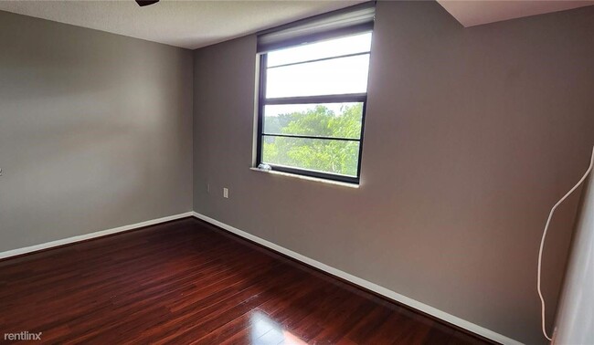 Building Photo - 2 br, 2 bath Condo - 9235 Lagoon Pl # 1005