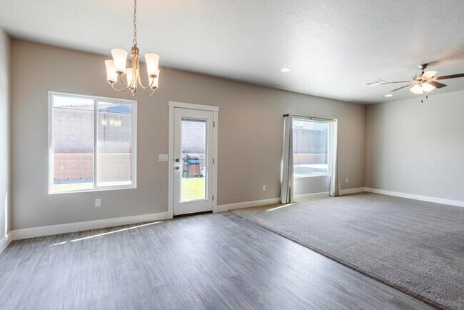 Building Photo - 3338 E Crimson Ridge Dr