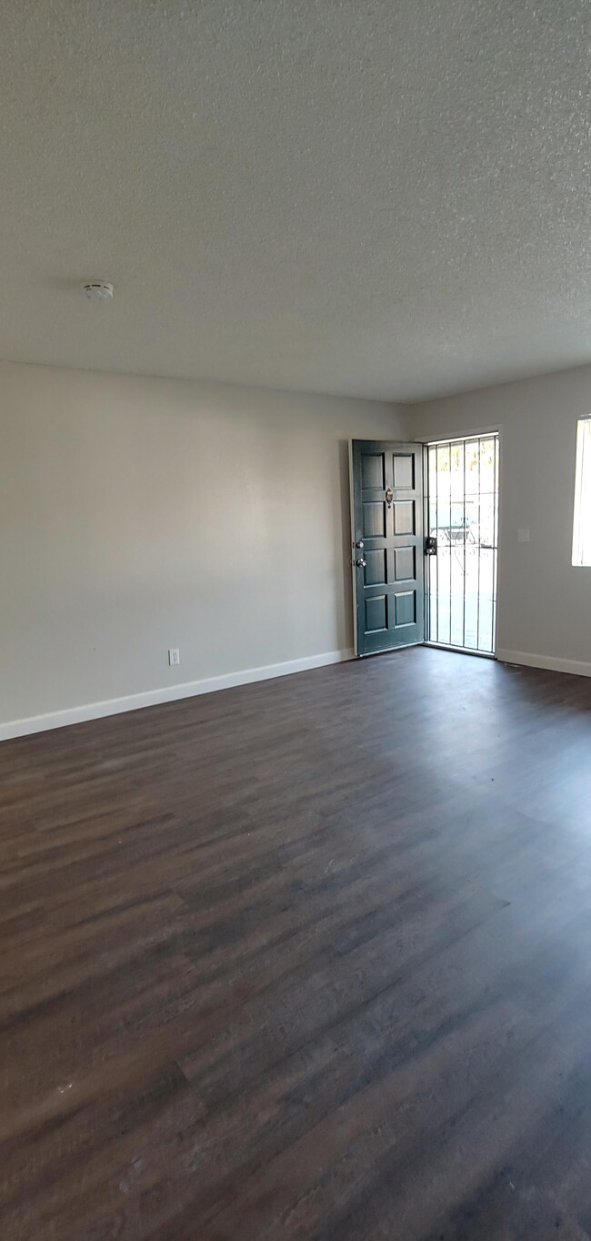 Building Photo - 391 Peach Ave