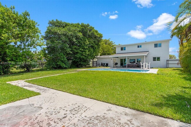 Building Photo - 9240 NW 12th Ave