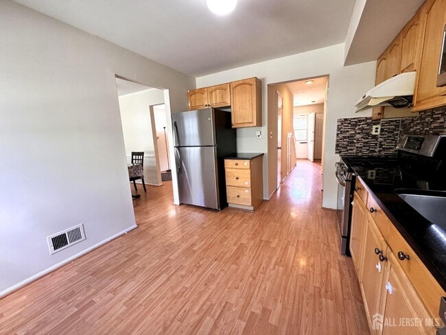 Building Photo - 4 Pond View Dr