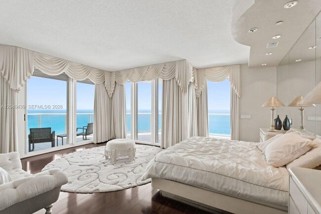 Building Photo - 16445 Collins Ave