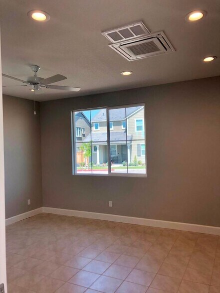 Building Photo - 614 Crocker Ln