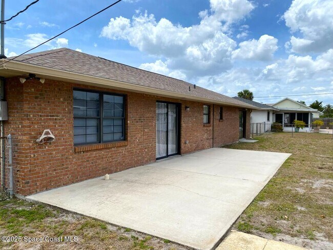 Building Photo - 2155 Advana St NE