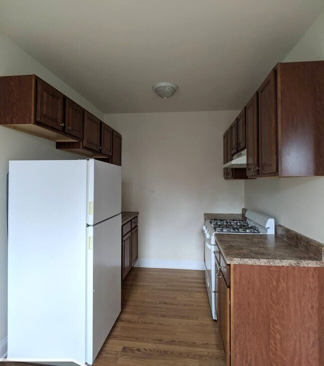 Building Photo - 2600 N Kimball Ave