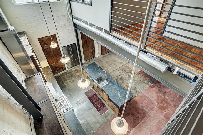 Building Photo - 808 Coronado St