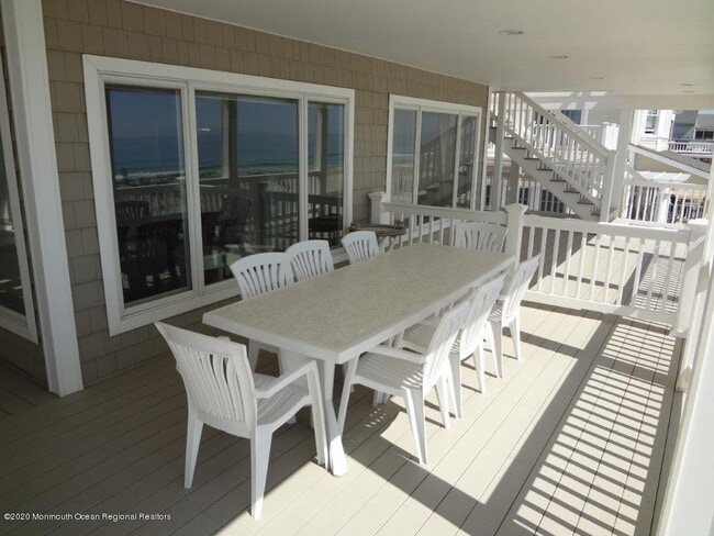 Building Photo - 1904 Oceanfront