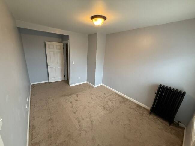 Building Photo - MOVE IN READY! $1625 - 1 Bed / 1 Bath Apartment in Downtown Manchester with All Utilities Included!