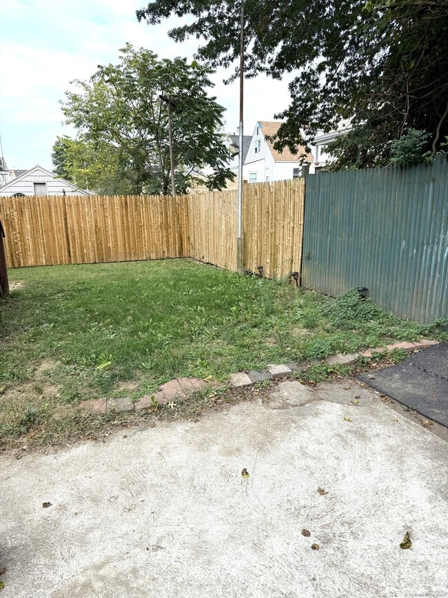 Building Photo - 497 Garfield Ave