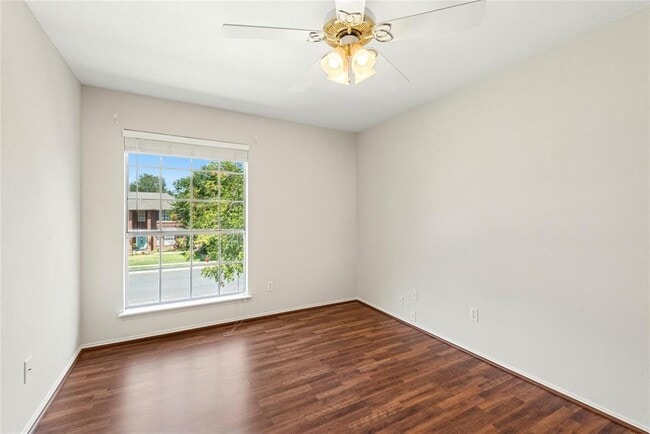 Building Photo - 8411 Glen Canyon Dr
