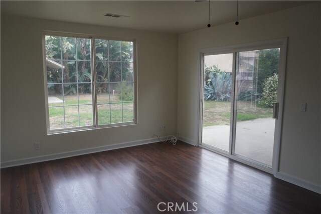 Building Photo - 2528 W Flower Ave