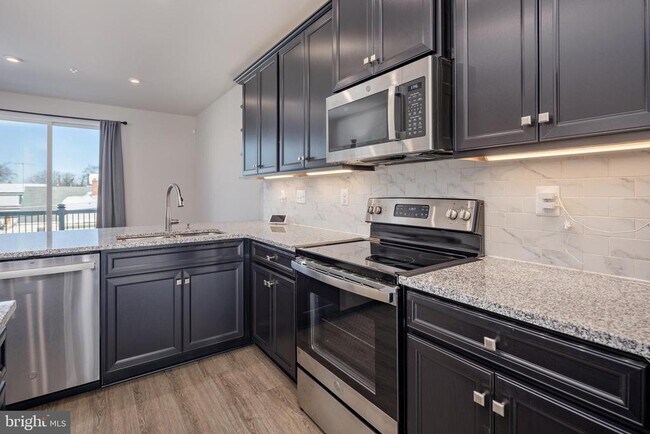 Building Photo - 1920 Four Roses St