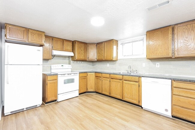 Building Photo - Eagle Lake Duplex