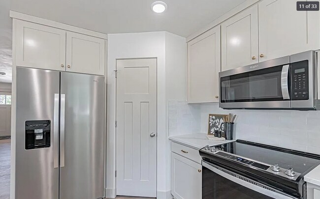 Building Photo - BEAUTIFUL 3 Bed 2.5 Bath Townhome Available!