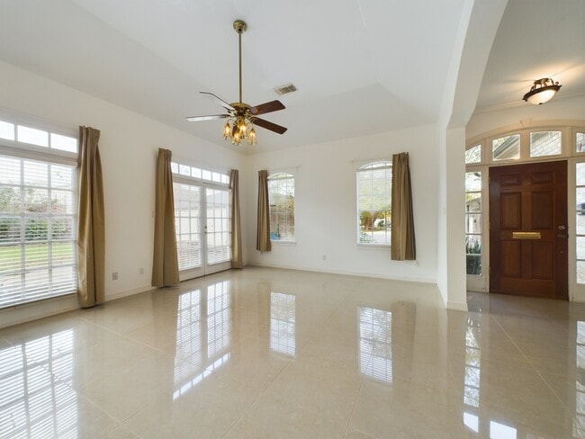 Building Photo - 5627 Winsome Ln