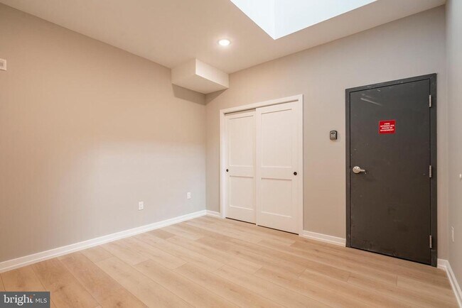 Building Photo - 713 S Mildred St