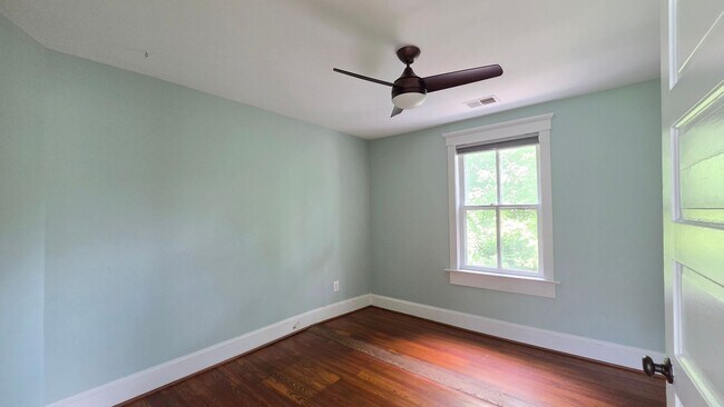 Building Photo - Charming Home in Del Ray