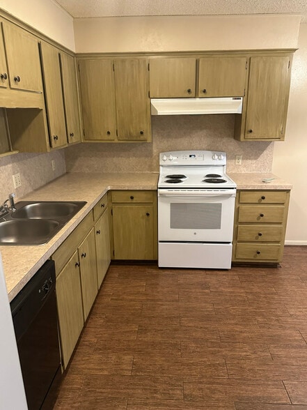 Building Photo - 1429 W Fairmont St