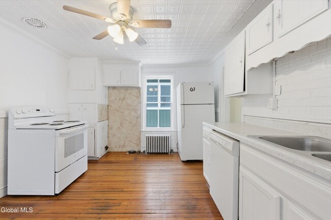 Building Photo - 106 Lawrence St