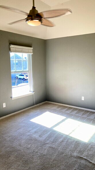 Building Photo - 340 Turquoise Dr