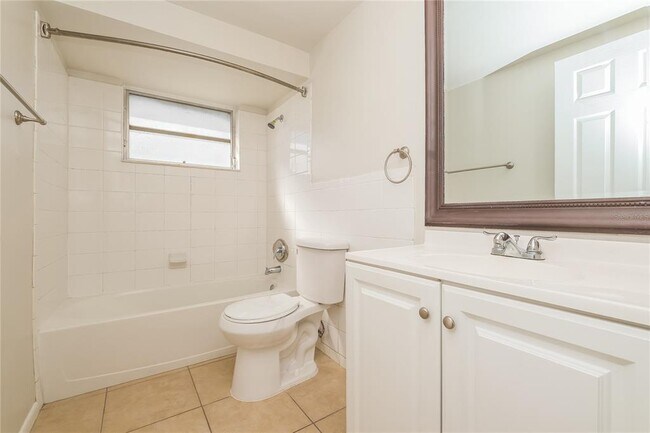 Building Photo - 3205 Moog Rd