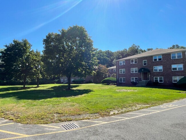 Building Photo - 180-180 Tyngsboro Rd