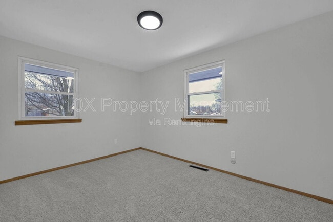 Building Photo - 1638 Parkinson Dr