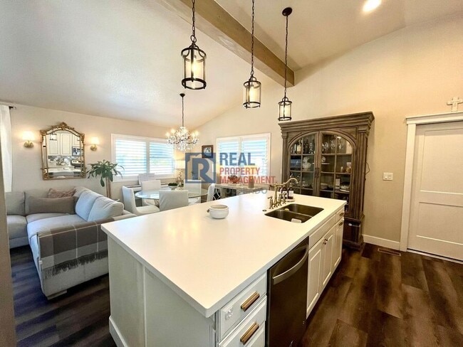 Building Photo - 3640 Inspiration Dr