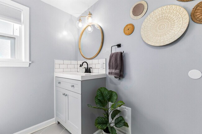 Building Photo - 419 S Kenwood Ave