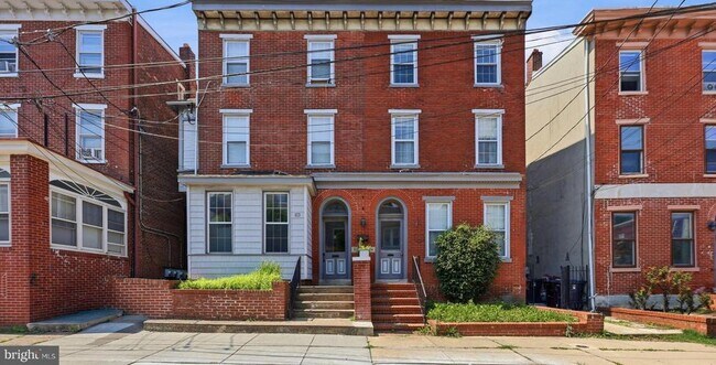 Building Photo - 506 W 9th St