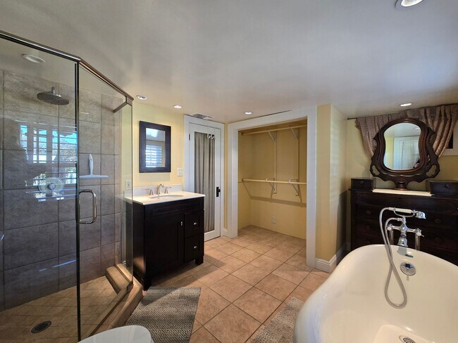 Building Photo - Updated Wood Streets home for Rent