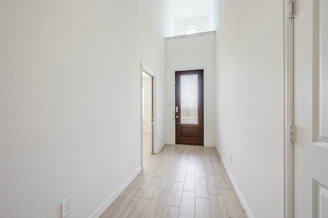 Building Photo - 14605 Little Water Dr