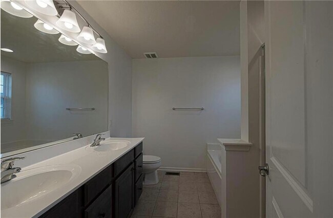 Building Photo - 403 Pointe View Dr