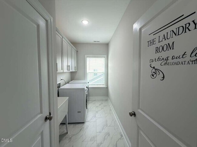 Building Photo - 513 Acerno Dr