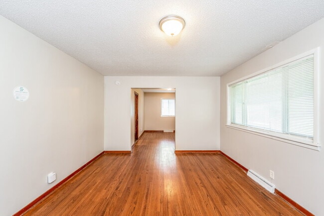 Building Photo - 1124 Little John Ln