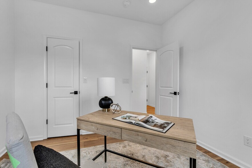 Building Photo - 9724 Brooks Dr