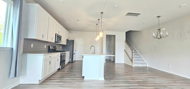 Building Photo - 904 Kinsey Aly