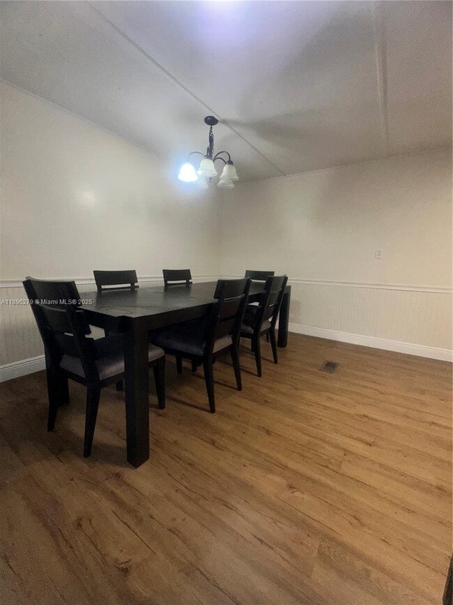 Building Photo - 3082 Hibiscus Cir