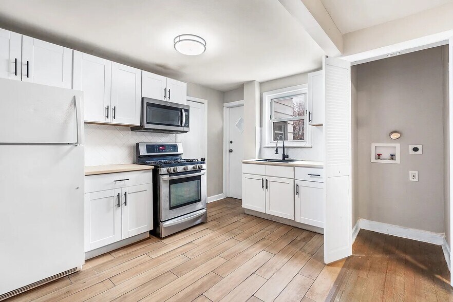 Building Photo - 26 Van Ness Ter