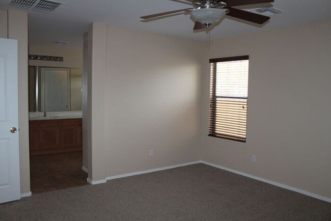 Building Photo - 3 bedroom-Village at San Tan Heights