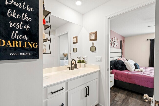 Building Photo - 701 Carlyle Wy