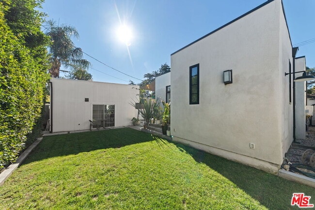 Building Photo - 358 N Bronson Ave