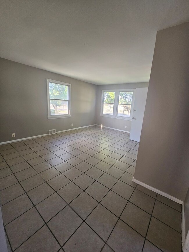Building Photo - 5073-5075 N 46th St. (Duplex)