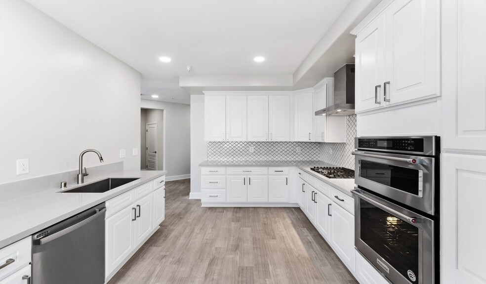 Penthouse kitchen with premium finishes - Palazzo West