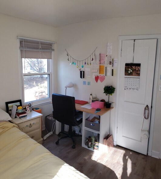 Building Photo - 1315 N 20th Ave E