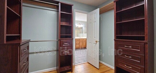 Building Photo - 215 Bayberry Ln